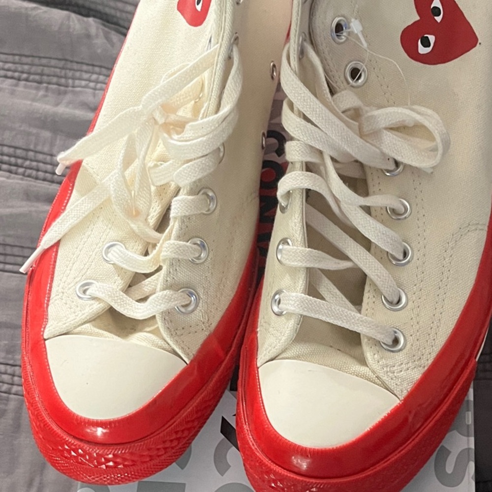 Comme des Garcons PLAY men’s Sneakers - White and Red